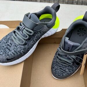 Kids Nike Free shoes (NWT) size 13c